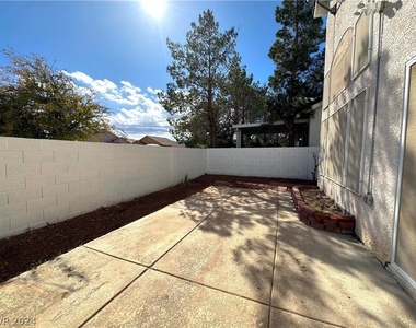 6643 Maddies Way - Photo Thumbnail 24