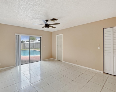 7401 Nw 48 Place - Photo Thumbnail 11