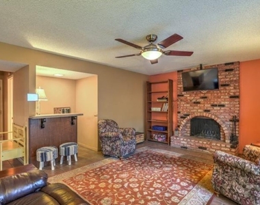 4370 Flandes Street - Photo Thumbnail 9