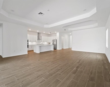 5773 Kingston Pl - Photo Thumbnail 9