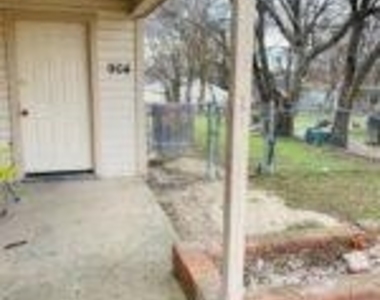 902 Williamson Drive - Photo Thumbnail 1