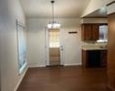 3005 Longleaf Drive - Photo Thumbnail 3