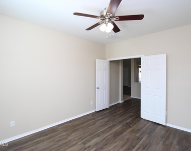 2216 E Brigadier Drive - Photo Thumbnail 5