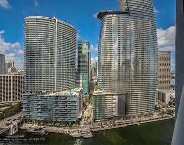 465 Brickell Ave - Photo Thumbnail 27