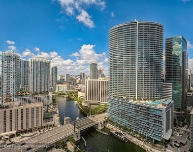 465 Brickell Ave - Photo Thumbnail 28