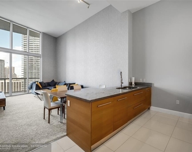 465 Brickell Ave - Photo Thumbnail 7