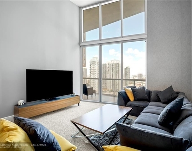 465 Brickell Ave - Photo Thumbnail 8