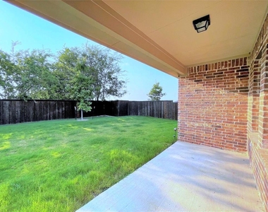 4553 Conrad Avenue - Photo Thumbnail 16