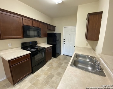 7206 Colina Way - Photo Thumbnail 12