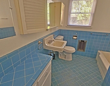 1640 Greenfield Ave - Photo Thumbnail 10