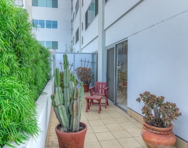 1155 N La Cienega Blvd - Photo Thumbnail 26