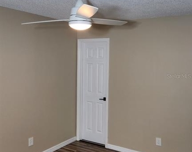 211 Thorn Tree Place - Photo Thumbnail 4