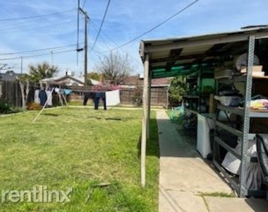 2929 E Lamona - Photo Thumbnail 2