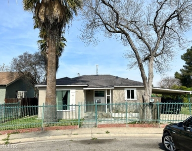 2929 E Lamona - Photo Thumbnail 0