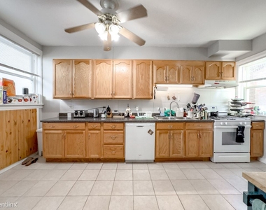 4735 N. Washtenaw, Unit 9 - Photo Thumbnail 1