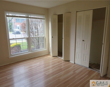 492 Danbury Lane - Photo Thumbnail 5