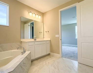 16067 Silver Brook Way - Photo Thumbnail 27