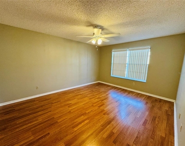 5012 Laguna Bay Circle - Photo Thumbnail 12