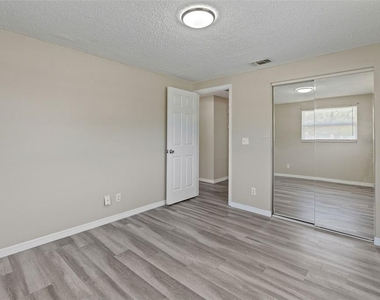 2978 Oaklawn Avenue - Photo Thumbnail 9