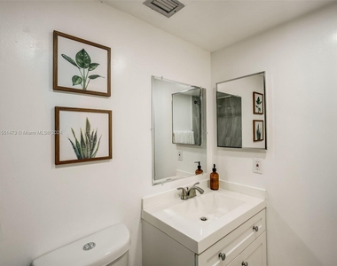 9470 Poinciana Pl - Photo Thumbnail 10