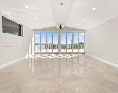 5601 Collins Ave - Photo Thumbnail 10