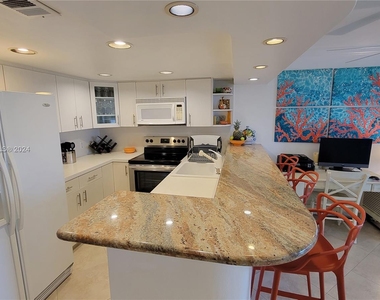 401 Ocean Dr - Photo Thumbnail 8