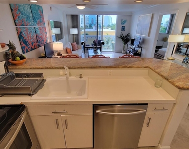 401 Ocean Dr - Photo Thumbnail 9