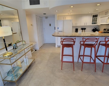 401 Ocean Dr - Photo Thumbnail 5