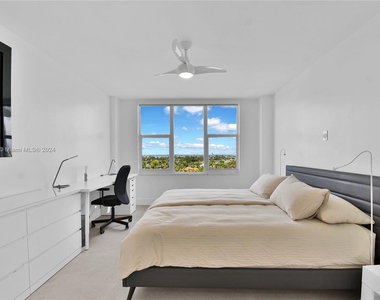 5600 Collins Ave - Photo Thumbnail 20