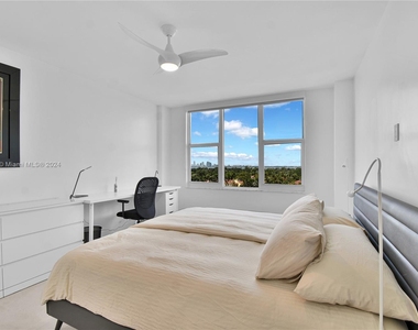 5600 Collins Ave - Photo Thumbnail 21