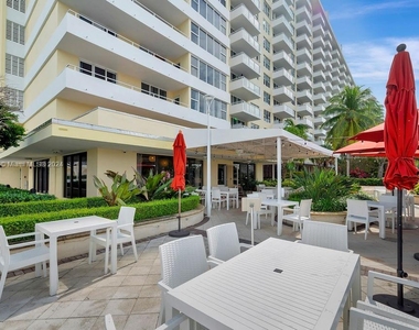 5600 Collins Ave - Photo Thumbnail 37