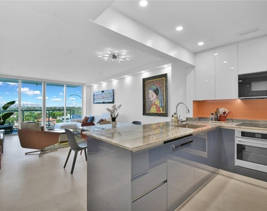 5600 Collins Ave - Photo Thumbnail 14