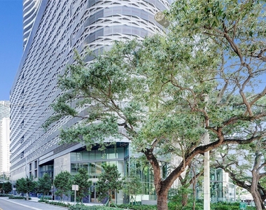 1000 Brickell Plz - Photo Thumbnail 0