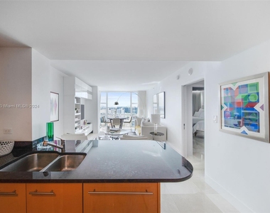 6801 Collins Ave - Photo Thumbnail 2