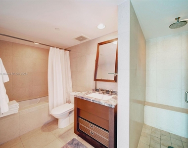 6801 Collins Ave - Photo Thumbnail 10