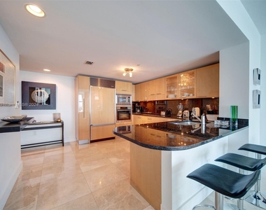 6801 Collins Ave - Photo Thumbnail 4