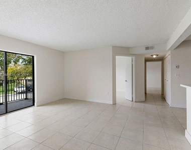 251 W Palm Cir - Photo Thumbnail 2