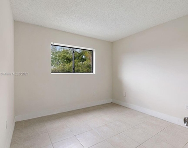 251 W Palm Cir - Photo Thumbnail 7