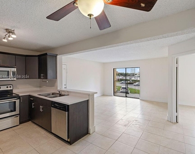 251 W Palm Cir - Photo Thumbnail 6