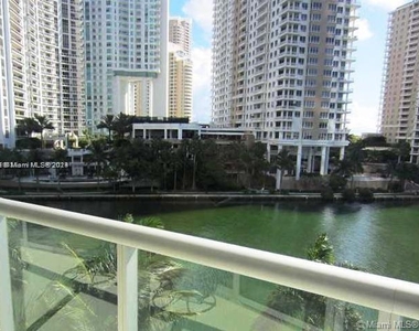 495 Brickell Ave - Photo Thumbnail 13