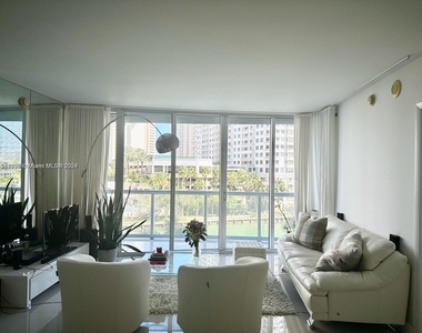 495 Brickell Ave - Photo Thumbnail 0