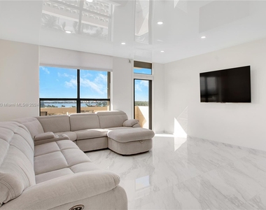 10185 Collins Ave - Photo Thumbnail 3