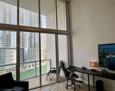 475 Brickell Ave - Photo Thumbnail 5