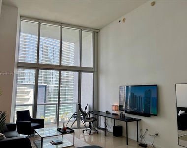 475 Brickell Ave - Photo Thumbnail 4