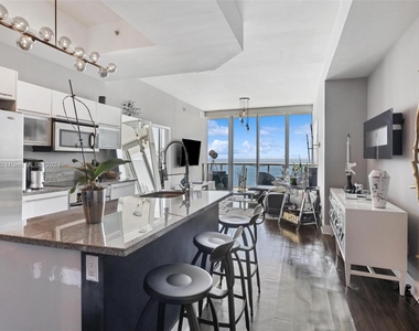 888 Biscayne Blvd - Photo Thumbnail 8