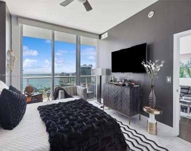 888 Biscayne Blvd - Photo Thumbnail 12