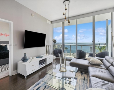 888 Biscayne Blvd - Photo Thumbnail 2