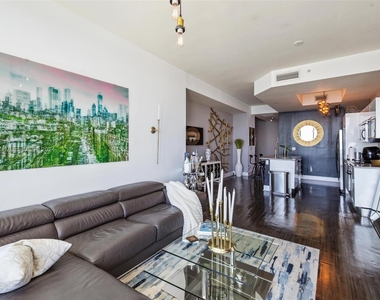 888 Biscayne Blvd - Photo Thumbnail 6