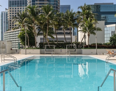 951 Brickell Ave - Photo Thumbnail 18