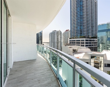 951 Brickell Ave - Photo Thumbnail 13